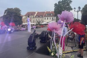04.08.2024. Sandomierz. Uliczny pokaz mody / Fot. Grażyna Szlęzak - Radio Kielce