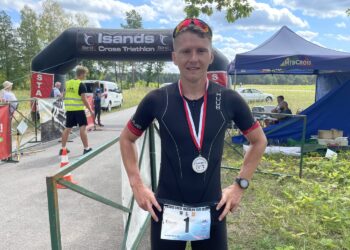 Jan Popławski bezkonkurencyjny w zawodach iSandS CROSS TRIATHLON TOUR