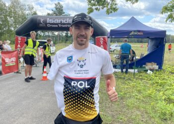 10.08.2024. Sielpia. Na zdjęciu: Przemysław Szymanowski - organizator iSandS CROSS TRIATHLON TOUR, podczas zawodów uległ kontuzji / Fot. Kamil Król - Radio Kielce