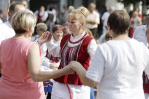 Chmielnik folklorem stoi. Wystąpili najlepsi artyści ludowi - Radio Kielce