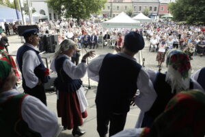 Chmielnik folklorem stoi. Wystąpili najlepsi artyści ludowi - Radio Kielce