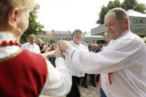 Chmielnik. Finał Powiatowego Przeglądu Zespołów Folklorystycznych i Solistów - Radio Kielce