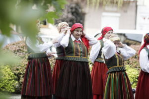 Chmielnik folklorem stoi. Wystąpili najlepsi artyści ludowi - Radio Kielce