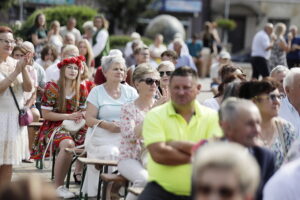 Chmielnik folklorem stoi. Wystąpili najlepsi artyści ludowi - Radio Kielce