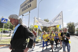 Kielce. Pielgrzymka wchodzi do miasta - Radio Kielce