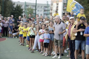 Prezentacja piłkarzy ręcznych Industrii Kielce na osiedlu Barwinek - Radio Kielce