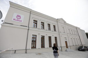 Ostatnie prace przed otwarciem nowej siedziby teatru „Kubuś" w Kielcach - Radio Kielce