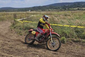 Piekszów. Mistrzostwa Europy Enduro Vintage w motocyklowych rajdach enduro oraz Międzynarodowy Rajd Popularny Vintage / Fot. Maciej Makuła - Radio Kielce