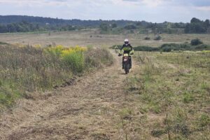 Piekszów. Mistrzostwa Europy Enduro Vintage w motocyklowych rajdach enduro oraz Międzynarodowy Rajd Popularny Vintage / Fot. Maciej Makuła - Radio Kielce