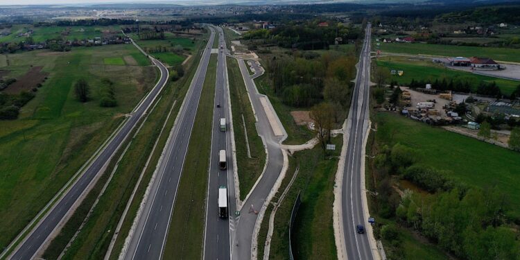 Wiadukt na węźle Jędrzejów Północ jest znów przejezdny