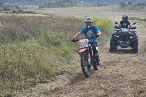 Piekszów. Mistrzostwa Europy Enduro Vintage w motocyklowych rajdach enduro oraz Międzynarodowy Rajd Popularny Vintage / Fot. Maciej Makuła - Radio Kielce