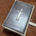 Dawne księgi będą jak nowe - Radio Kielce Muzeum Wsi Kieleckiej. Podpisanie umowy na konserwację dziewięciu książek / Fot. Muzeum Wsi Kieleckiej