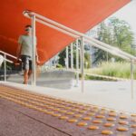 Kielce. Świętokrzyski Urząd Wojewódzki. Udogodnienia dla osób niewidomych / Fot. Świętokrzyski Urząd Wojewódzki w Kielcach