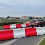 26.09.2024. Końskie. Bariery liniowe na skrzyżowaniu ulic: Lipowej, Armii Krajowej, Wojska Polskiego i Mostowej / Fot. Magdalena Galas-Klusek - Radio Kielce