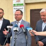 09.09.2024. Kielce. Konferencja przed siedzibą Świętokrzyskiej Wojewódzkiej Komendy OHP w Kielcach/ Fot. Marcin Marszałek - Radio Kielce