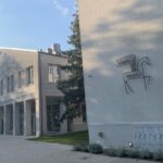 03.09.2024. Koneckie Centrum Kultury. Instalacja z podobizną pegaza autorstwa Filipa Pargieły / Fot. Magdalena Galas-Klusek – Radio Kielce