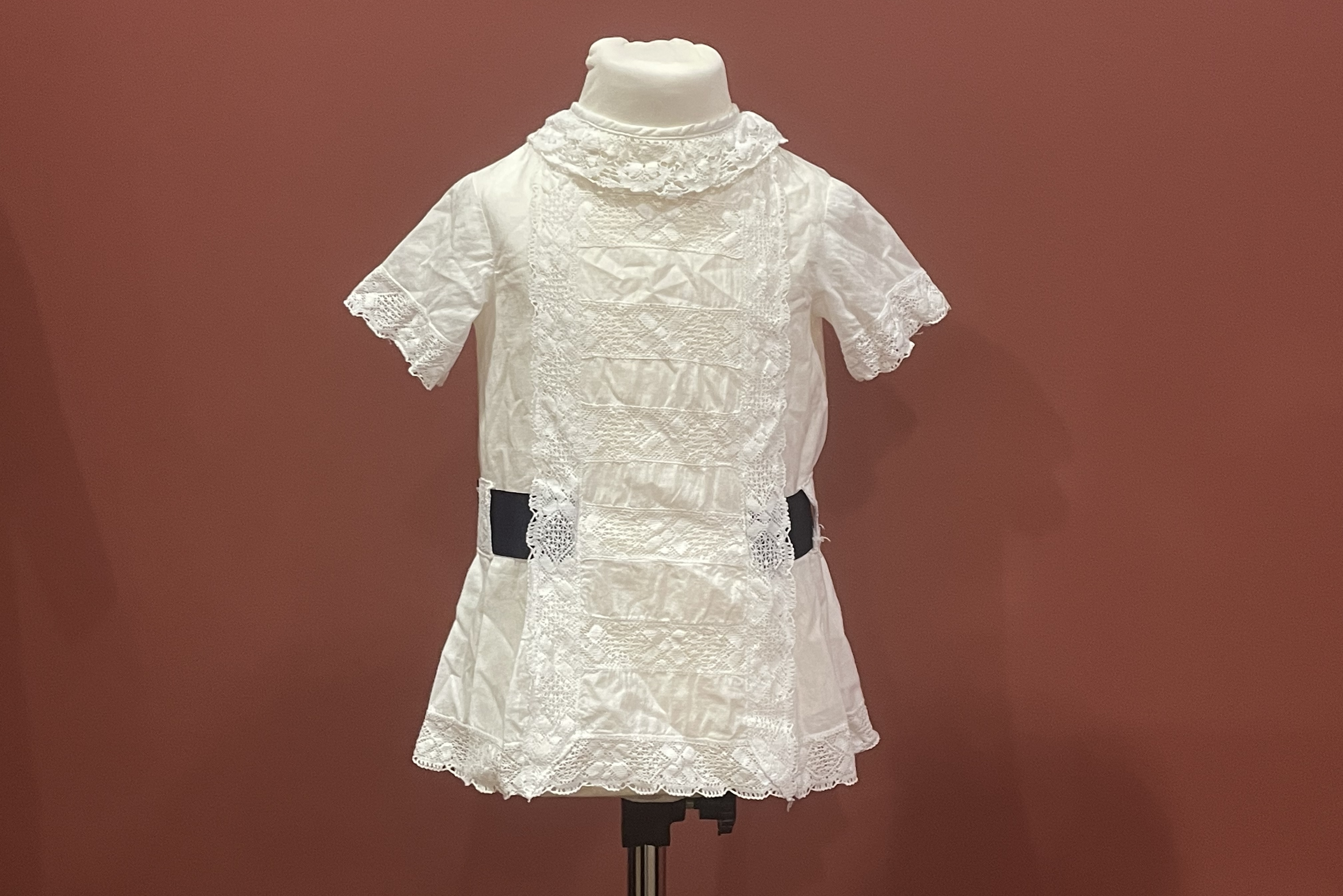 Skarżysko-Kamienna. Muzeum im. Orła Białego. Wystawa „W rodzinnym gnieździe, czyli historia stroju nie tylko kobiecego”