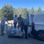 20.09.2024. Sandomierzanie przygotowują transport z darami dla powodzian z południowo-zachodniej Polski / Fot. Grażyna Szlęzak - Radio Kielce