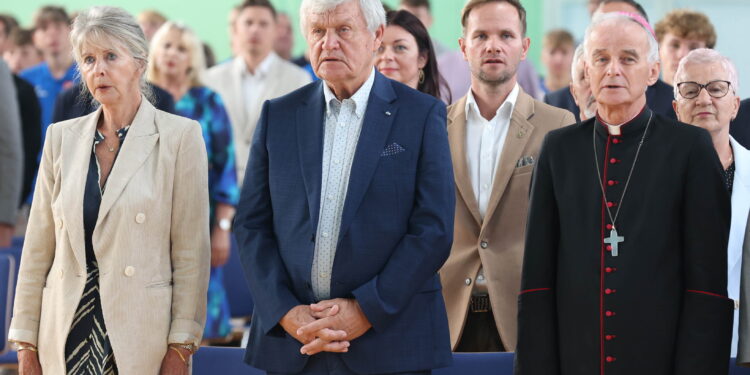 Włodzimierz Lubański na jubileuszy szkoły w Nowinach