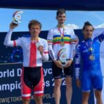 11.09.2024. Bieliny. Mistrzostwa Świata w Kolarstwie Szosowym Osób Niesłyszących i Niedosłyszących. Medaliści jazdy indywidualnej na czas. Na zdjęciu (z lewej): Paweł Arciszewski / Fot. Kolarstwo Niesłyszących - Polish national team - Facebook