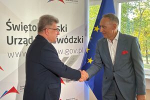 06.09.2024. Kielce. Na zdjęciu: wojewoda świętokrzyski Józef Bryk i dr Krzysztof Bartosz / Fot. Iwona Murawska-Bujnowicz - Radio Kielce