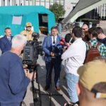 24.09.2024. Kielce. Świętokrzyski Urząd Wojewódzki w Kielcach. Konferencja prasowa dotycząca pomocy dla powodzian. Na zdjęciu (przemawia): Michał Skotnicki - wicewojewoda świętokrzyski / Fot. Wiktor Taszłow - Radio Kielce