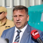 24.09.2024. Kielce. Świętokrzyski Urząd Wojewódzki w Kielcach. Konferencja prasowa dotycząca pomocy dla powodzian. Na zdjęciu (przemawia): Michał Skotnicki - wicewojewoda świętokrzyski / Fot. Wiktor Taszłow - Radio Kielce