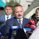 24.09.2024. Kielce. Świętokrzyski Urząd Wojewódzki w Kielcach. Konferencja prasowa dotycząca pomocy dla powodzian. Na zdjęciu: Robert Sabat - dyrektor Wydziału Bezpieczeństwa i Zarządzania Kryzysowego w urzędzie wojewódzkim w Kielcach / Fot. Wiktor Taszłow - Radio Kielce