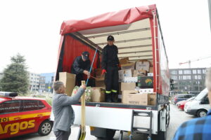 Sprzed urzędu wojewódzkiego wyruszył kolejny transport darów dla powodzian