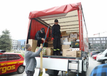 Sprzed urzędu wojewódzkiego wyruszył kolejny transport darów dla powodzian