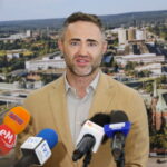 27.09.2024. Kielce. Oficjalna prezentacja nowego zastępcy prezydenta Kielc. Na zdjęciu (od lewej): Maciej Bursztein - szef klubu radnych Perspektywy / Fot. Wiktor Taszłow - Radio Kielce