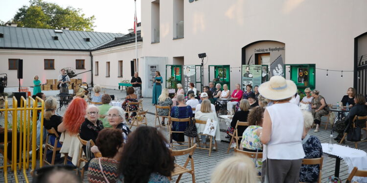 06.09.2024. Kielce. Wzgórze Zamkowe. Salon poetycki „Zapatrzeni w słowa” / Fot. Wiktor Taszłow - Radio Kielce