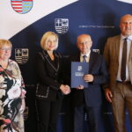 Rolnicy będą mieć lepszy dojazd do pól - Radio Kielce 12.09.2024. Kielce. Podpisanie umów na dofinansowanie dróg dojazdowych do pól / Fot. Wiktor Tasżłow - Radio Kielce