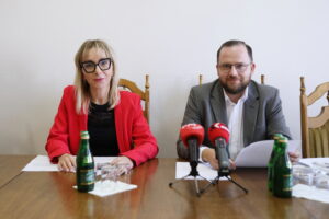 Na zdjęciu (od lewej): Anna Mazur-Kałuża, Karol Wilczyński. / Fot. Wiktor Taszłow - Radio Kielce