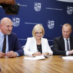 18.09.2024. Kielce. Umowy podpisane przez marszałek Renatę Janik na dofinansowanie gmin. / Fot. Wiktor Taszłow - Radio Kielce