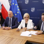 18.09.2024. Kielce. Umowy podpisane przez marszałek Renatę Janik na dofinansowanie gmin. / Fot. Wiktor Taszłow - Radio Kielce