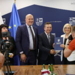18.09.2024. Kielce. Umowy podpisane przez marszałek Renatę Janik na dofinansowanie gmin. / Fot. Wiktor Taszłow - Radio Kielce
