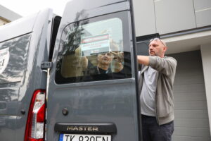 19.09.2024. Kielce. Transport darów zebranych dla mieszkańców Głuchołaz w województwie opolskim w ramach akcji Radia Kielce „Pomóżmy powodzianom!” / Fot. Wiktor Taszłow – Radio Kielce