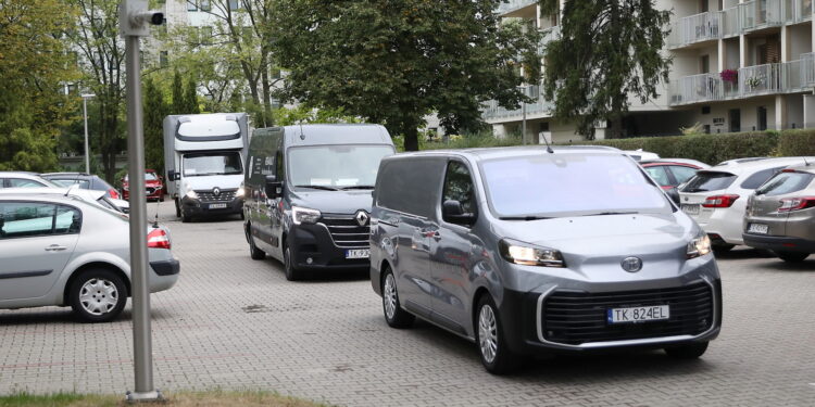 19.09.2024. Kielce. Transport darów zebranych dla mieszkańców Głuchołaz w województwie opolskim w ramach akcji Radia Kielce „Pomóżmy powodzianom!” / Fot. Wiktor Taszłow – Radio Kielce