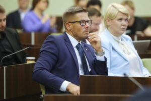 19.09.2024 Kielce. Sesja rady miasta. Na zdjęciu: Marcin Chłodnicki i Natalia Rajtar / Fot. Wiktor Taszłow - Radio Kielce