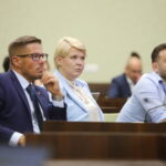 19.09.2024 Kielce. Sesja rady miasta. Na zdjęciu: Marcin Chłodnicki, Natalia Rajtar i Maciej Jakubczyk / Fot. Wiktor Taszłow - Radio Kielce