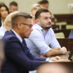 19.09.2024 Kielce. Sesja rady miasta. Na zdjęciu: Marcin Chłodnicki, Natalia Rajtar i Maciej Jakubczyk / Fot. Wiktor Taszłow - Radio Kielce