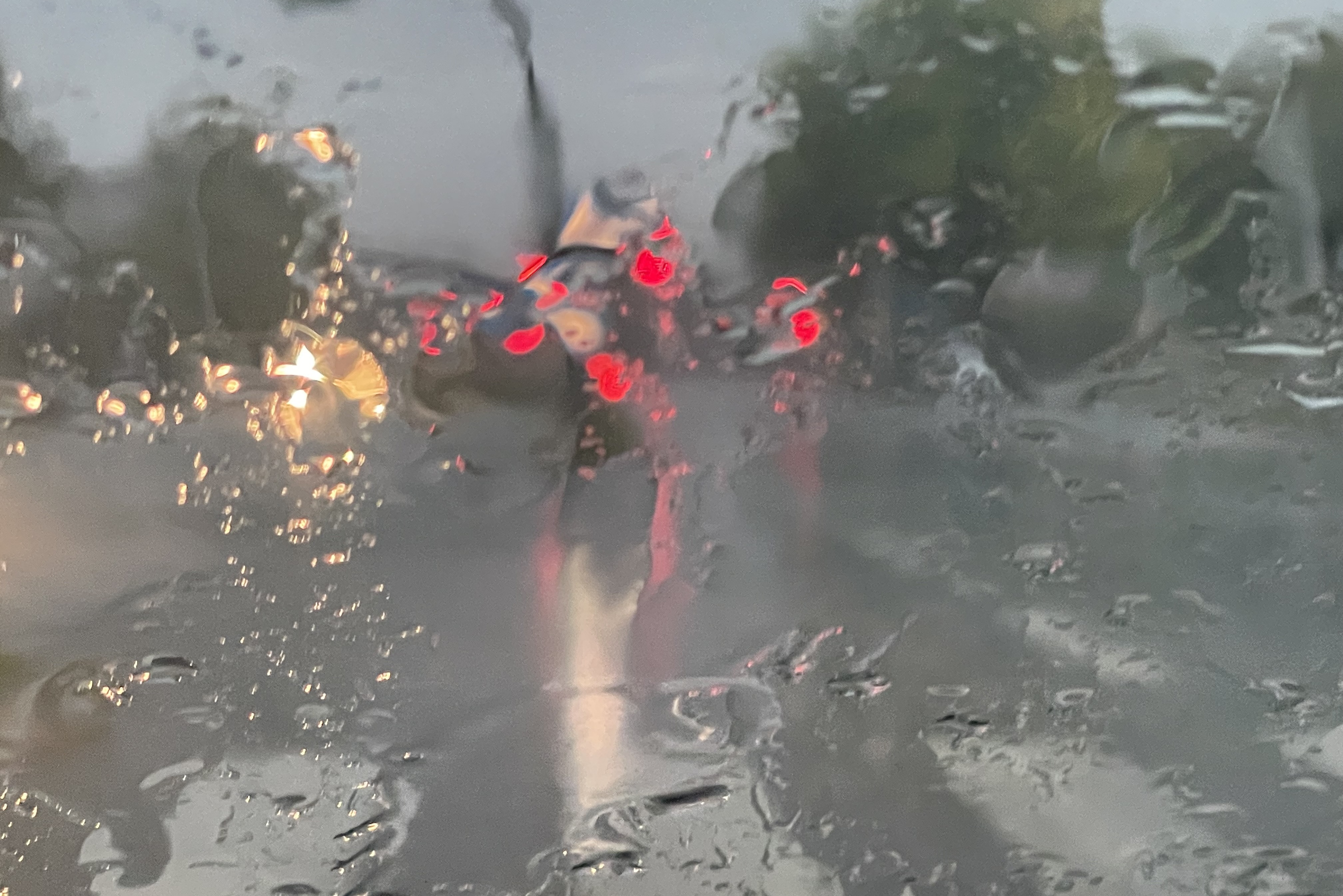 Ulewy i burze nad Polską. Służby postawione w stan gotowości