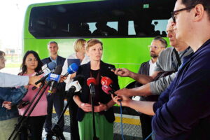 17.09.2024. Kielce. Dworzec Autobusowy. Konferencja prasowa. Na zdjęciu: Agata Wojda - prezydent Kielc / Fot. Jarosław Kubalski - Radio Kielce