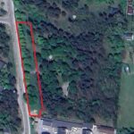 Działka przy al. Na Stadion, która ma być sprzedana pod budowę miejsc parkingowych i Domu Pielgrzyma