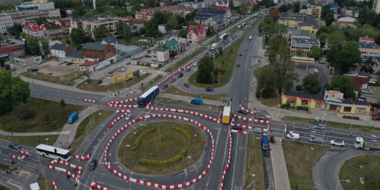 Duże korki w rejonie ważnego skrzyżowania. Powodem ITS