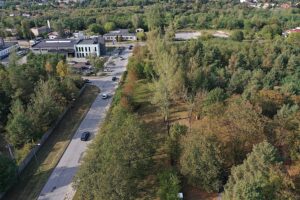 10.09.2024. Kielce. Działka przy al. Na Stadion, która ma być sprzedana pod budowę miejsc parkingowych i Domu Pielgrzyma / Fot. Jarosław Kubalski - Radio Kielce