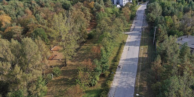 Działka, na której miał powstać żydowski Dom Pielgrzyma jednak trafi pod młotek?