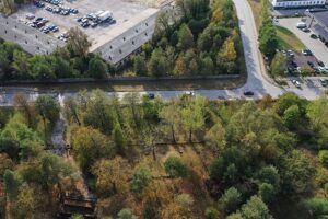 10.09.2024. Kielce. Działka przy al. Na Stadion, która ma być sprzedana pod budowę miejsc parkingowych i Domu Pielgrzyma / Fot. Jarosław Kubalski - Radio Kielce