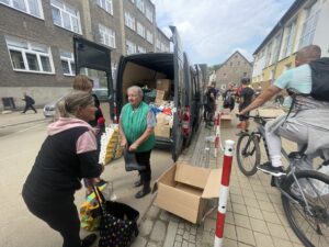 Busy z darami dotarły już do zalanych Głuchołaz